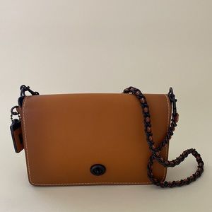 Dinky 24 in Butterscotch